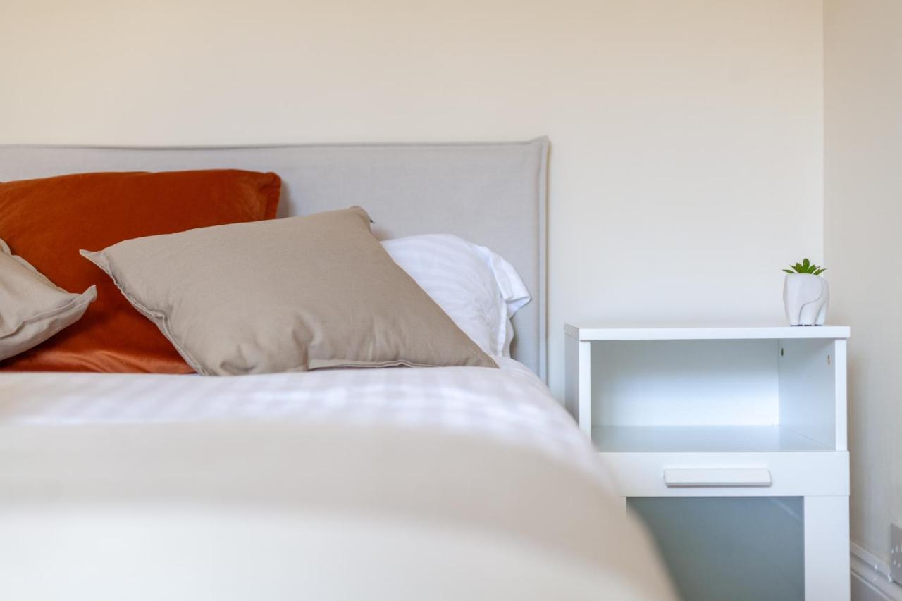 Lovely Studio Flat In Wimbledon W/ Free Parking London Eksteriør billede
