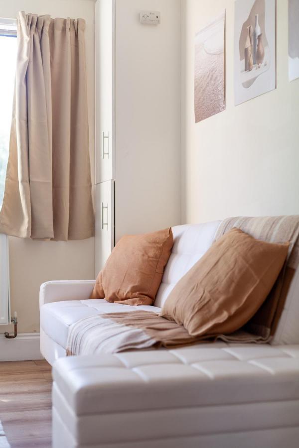 Lovely Studio Flat In Wimbledon W/ Free Parking London Eksteriør billede