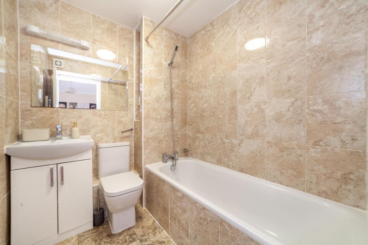 Lovely Studio Flat In Wimbledon W/ Free Parking London Eksteriør billede