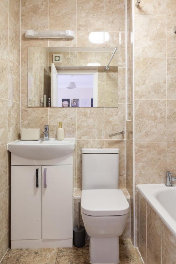 Lovely Studio Flat In Wimbledon W/ Free Parking London Eksteriør billede