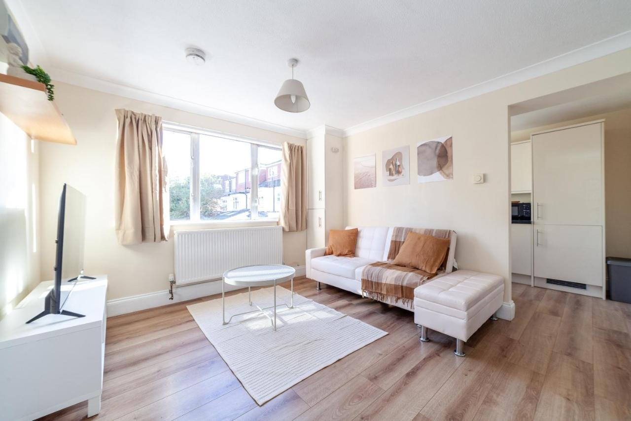 Lovely Studio Flat In Wimbledon W/ Free Parking London Eksteriør billede